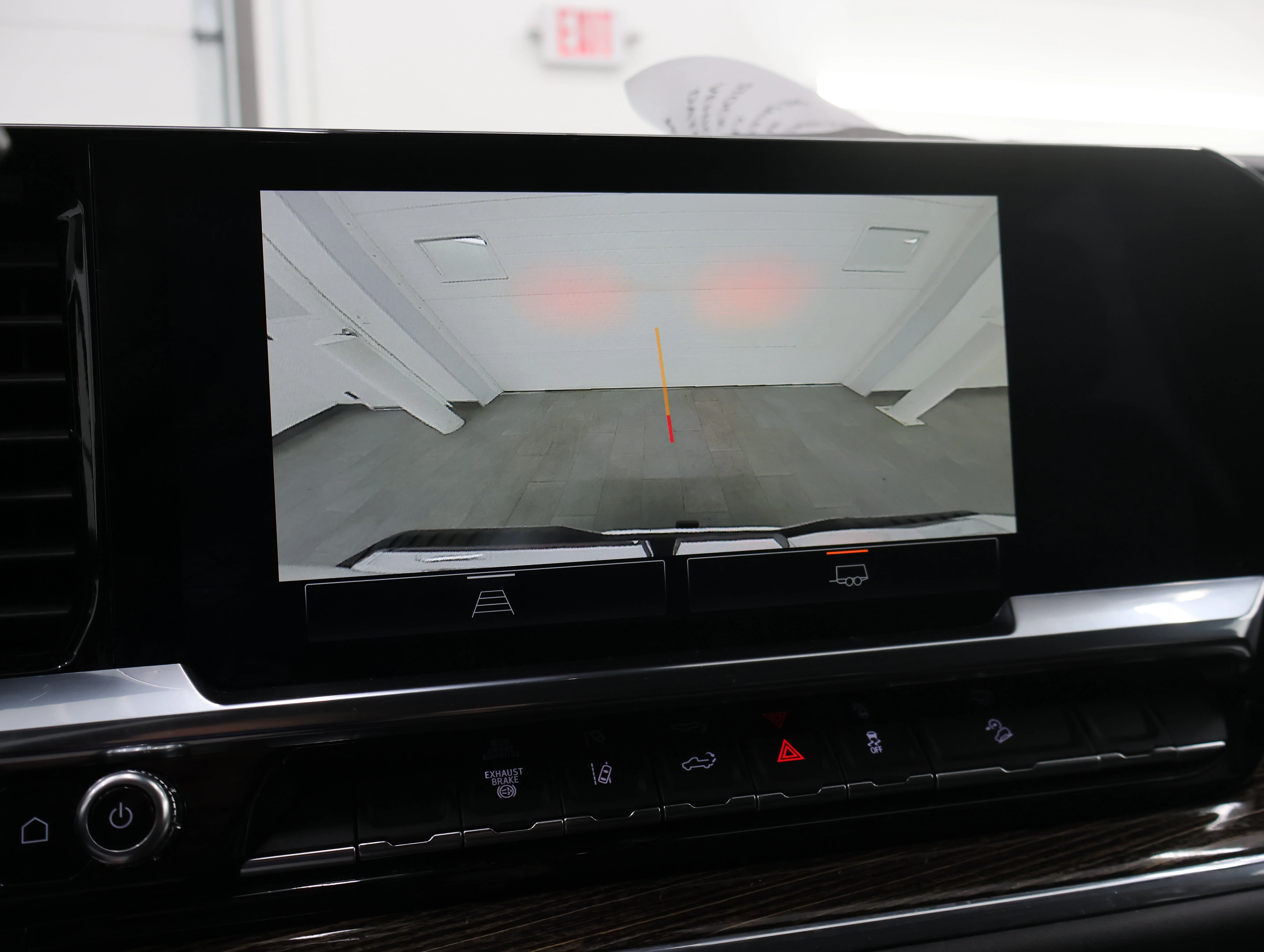 Used 2025 Summit White GMC SLE image 16
