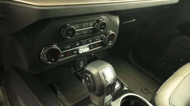 Certified Used 2025 Desert Sand Ford Outer Banks image 17