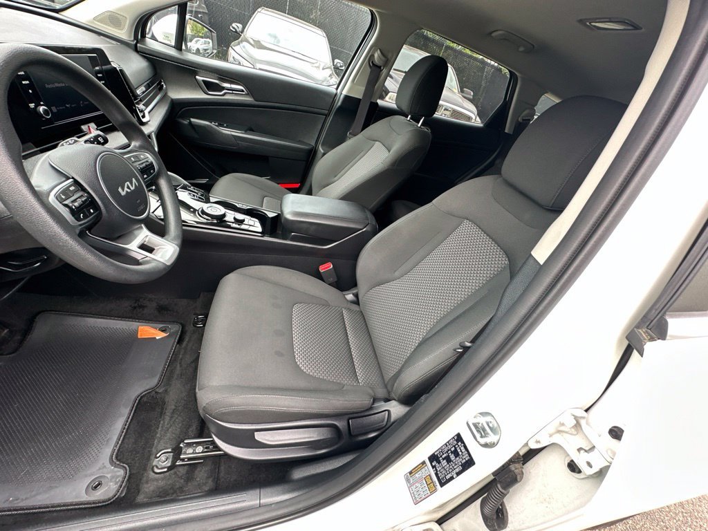 Used 2023 White Kia LX image 10