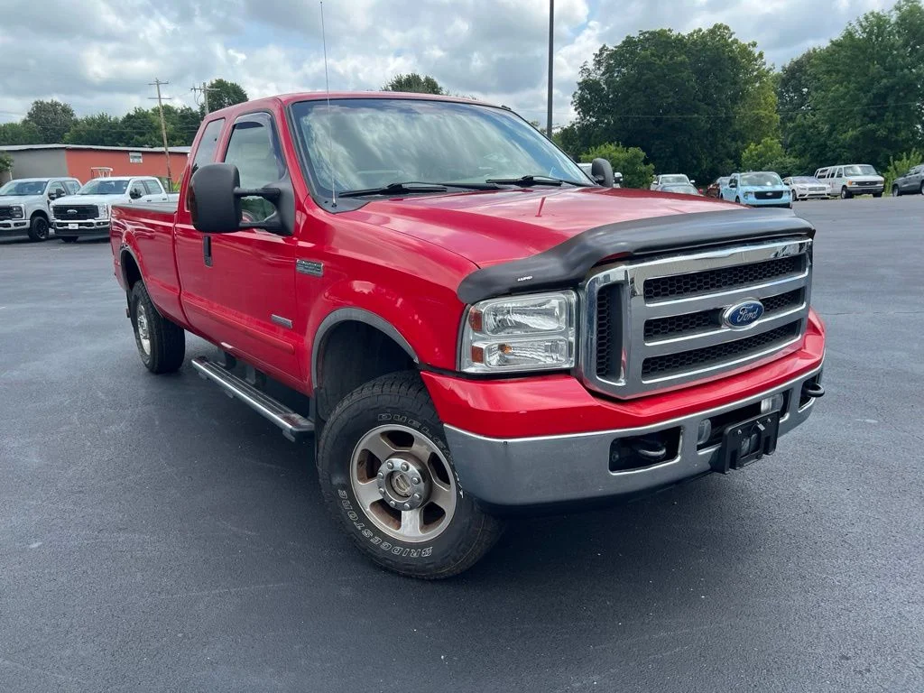 Used 2005 Red Ford  image 1