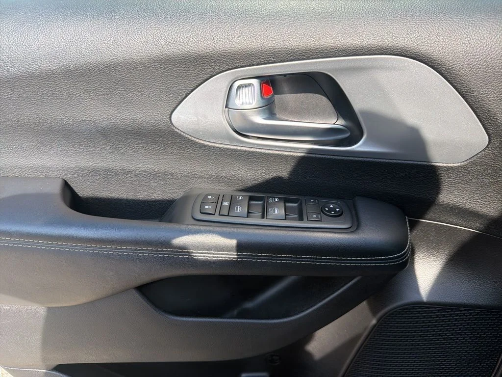 Used 2019 Gray Chrysler Touring L image 13