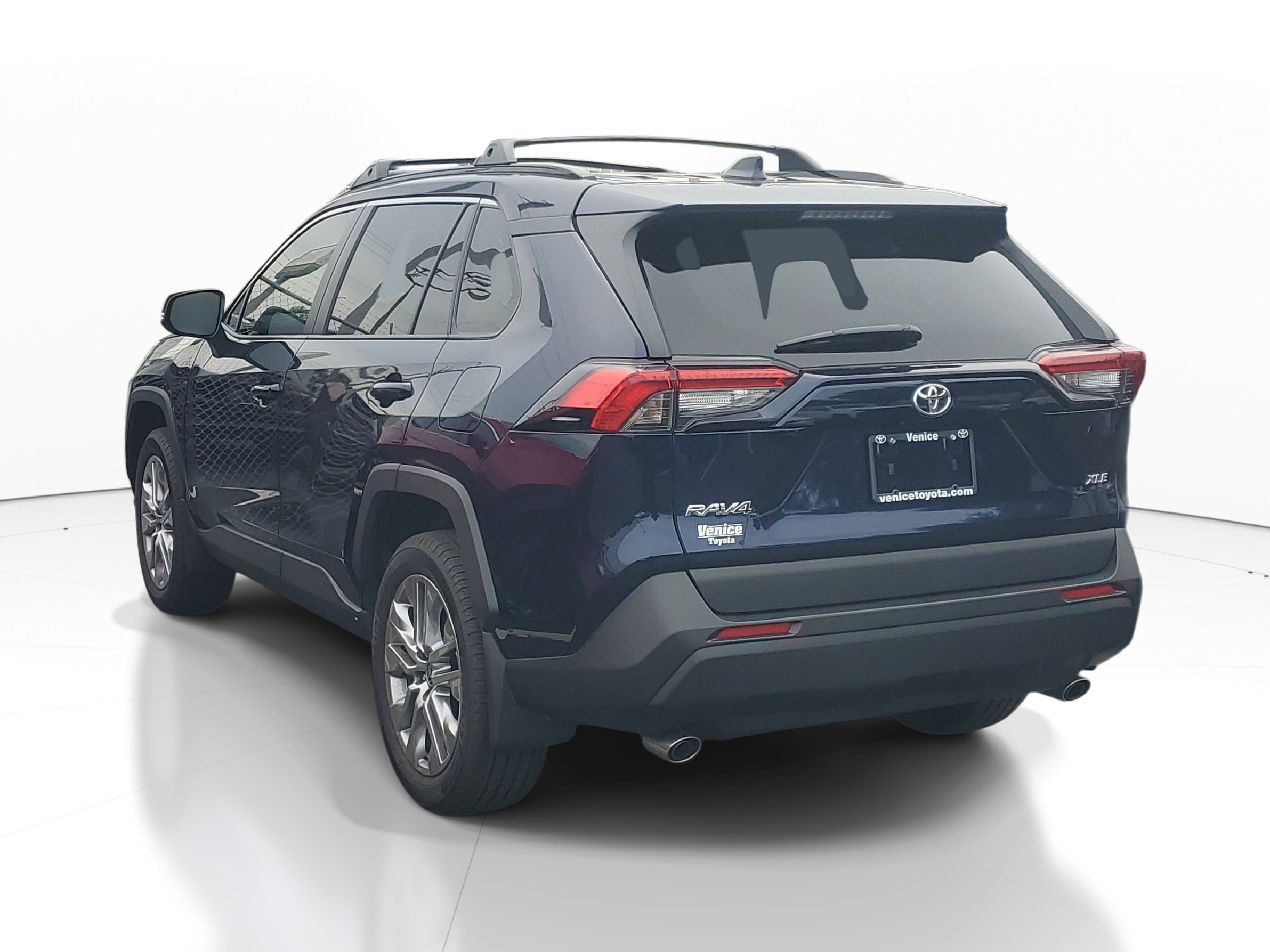 Used 2025 Midnight Black Metallic Toyota XLE Premium image 5
