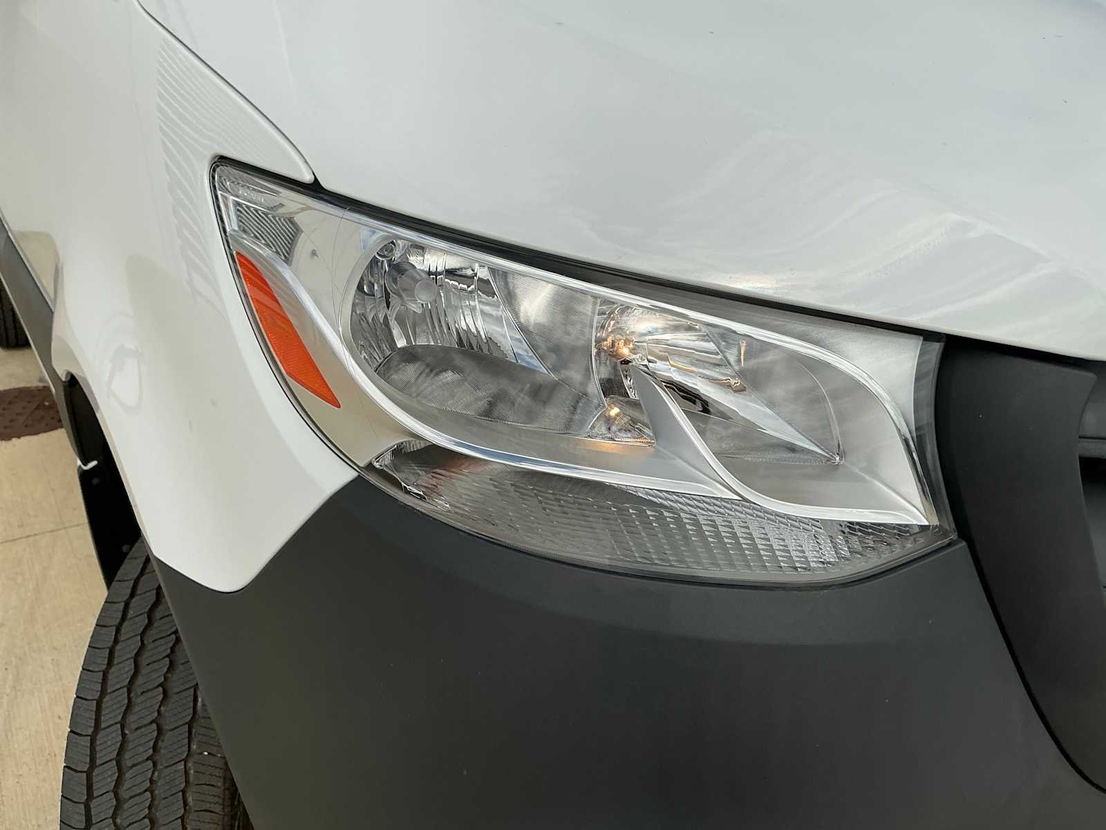 New 2025 Arctic White Mercedes-Benz  image 4
