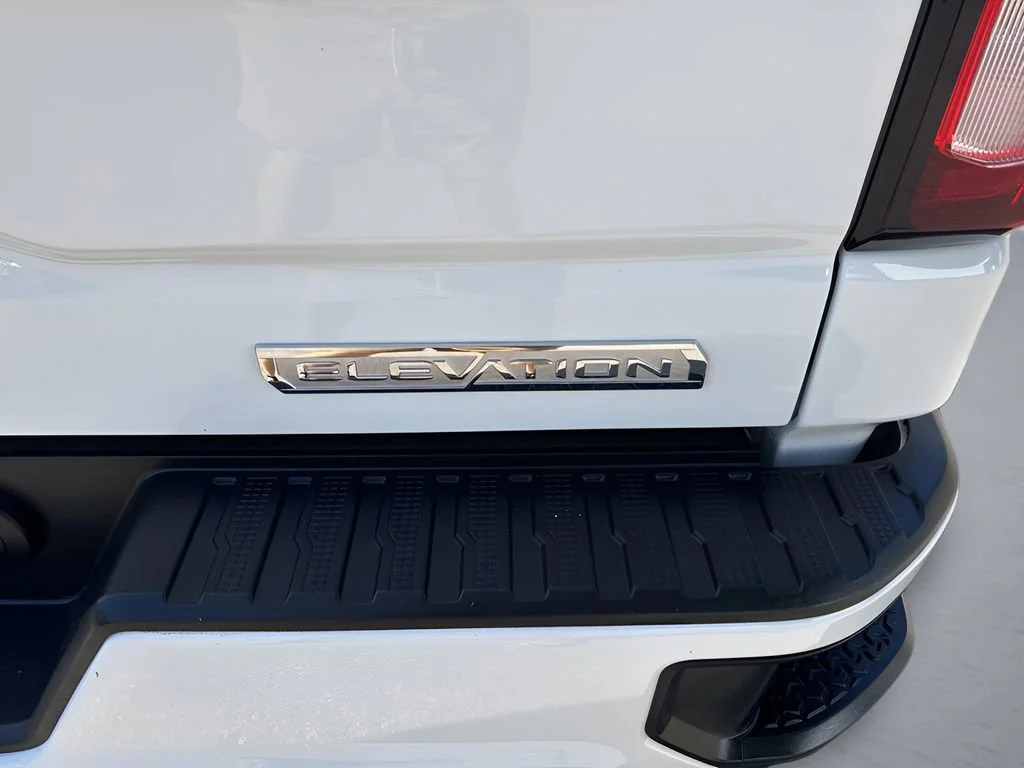 Used 2021 SUMMIT WHITE GMC Elevation image 35