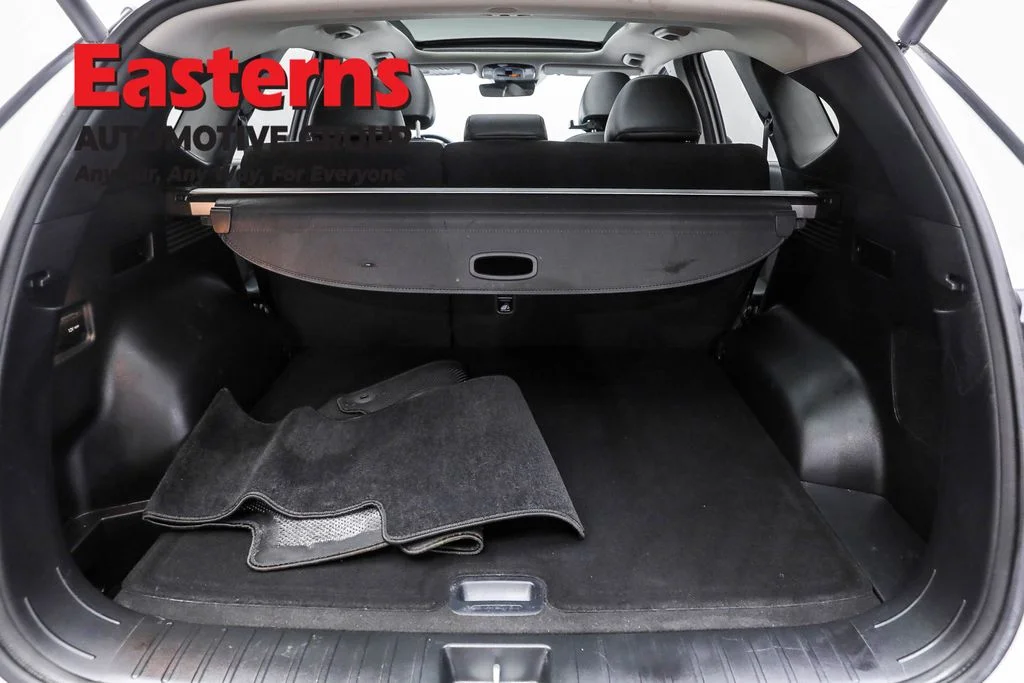 Used 2022 White Hyundai Limited image 9
