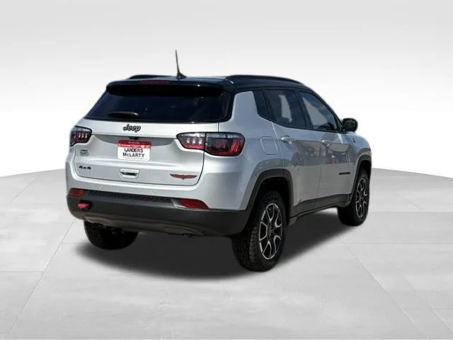 New 2026 Silver Zynith Metallic Clear-Coat Exterior Paint Jeep Trailhawk image 8