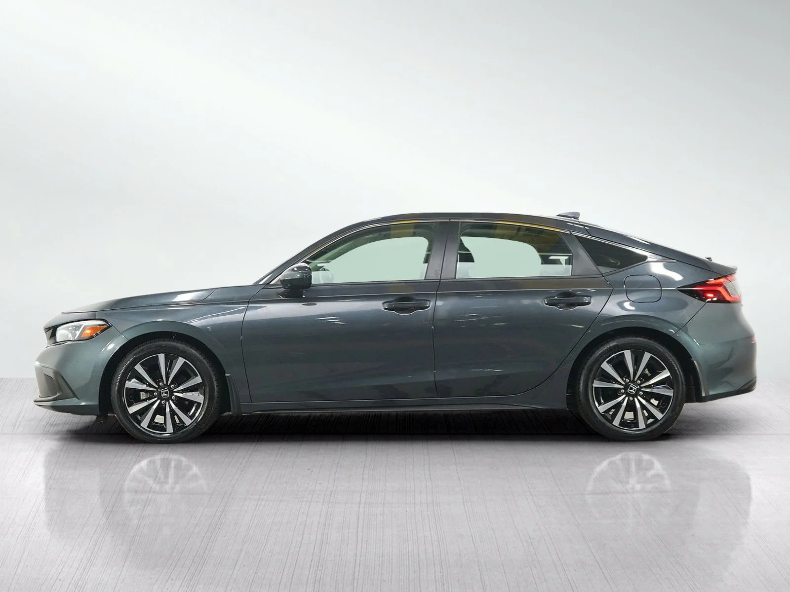 Used 2024 Honda Civic Hatchback EX-L with VIN 19XFL1H75RE008379 for sale in Burnsville, Minnesota