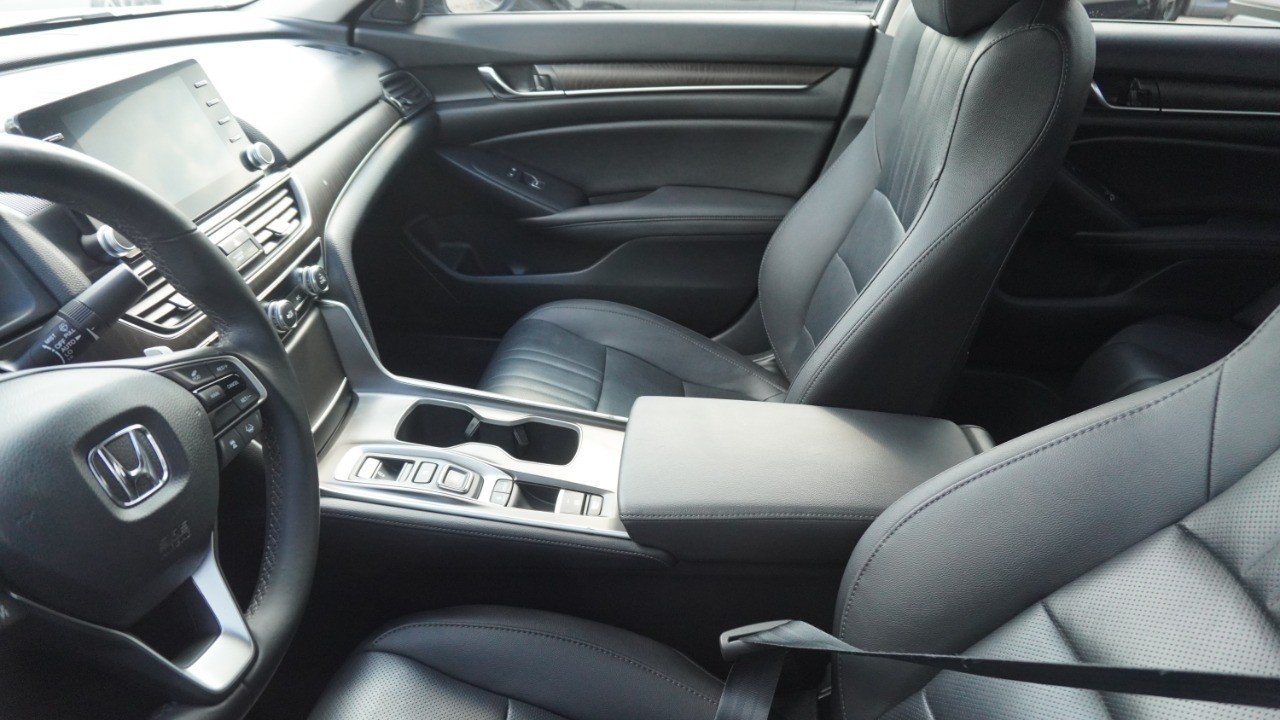 Used 2019 White Honda Touring 2.0T image 9