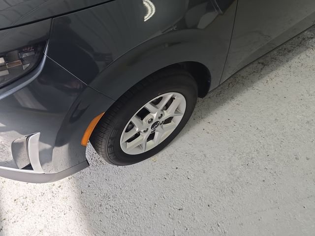 Used 2025  Kia LX image 9