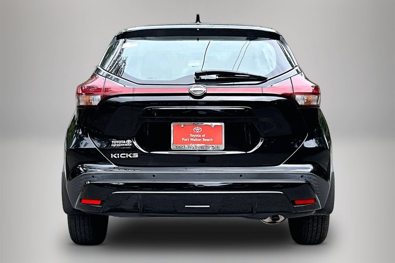 Used 2022 Black Nissan S image 6