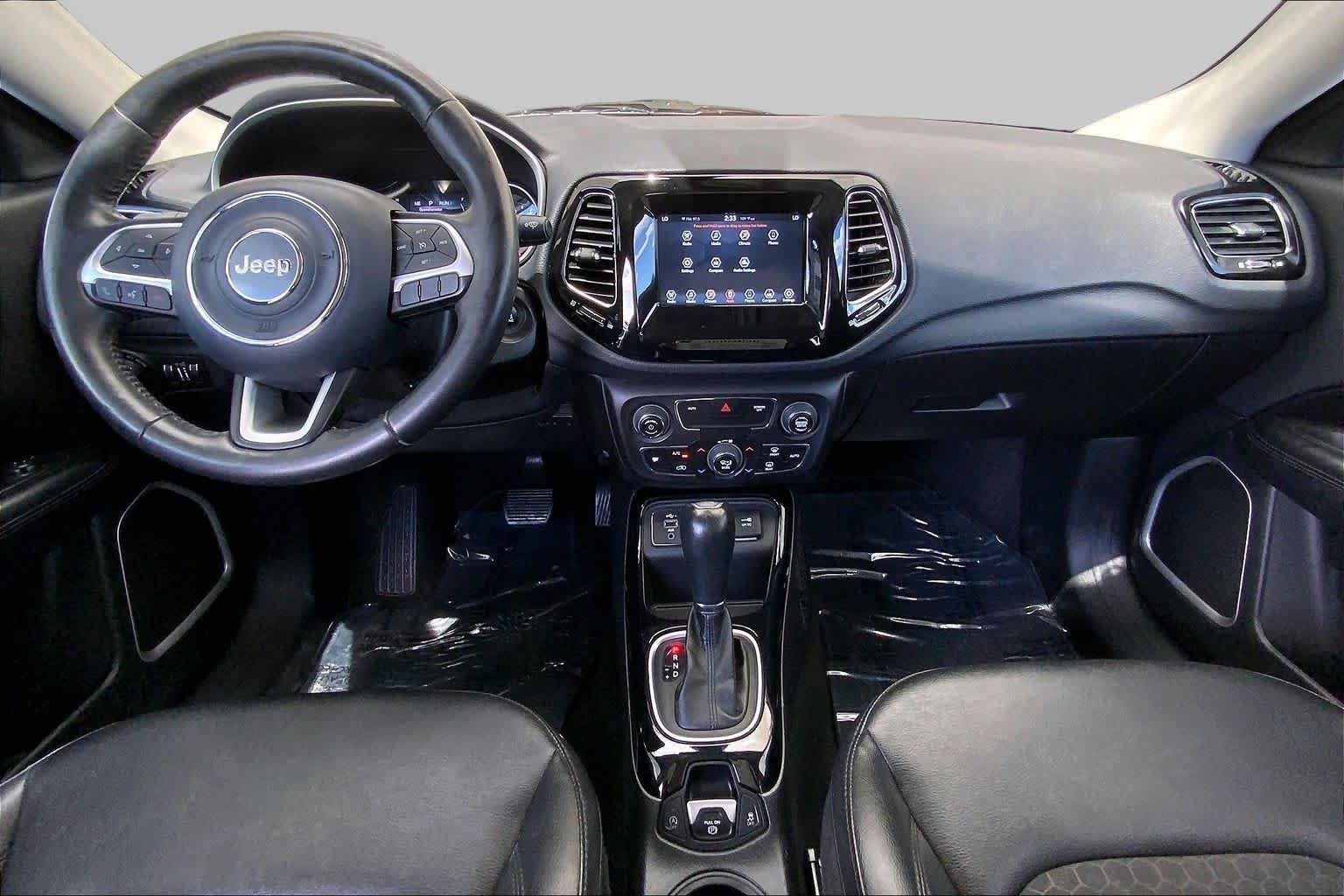 Used 2019 Granite Crystal Metallic Clearcoat Jeep Altitude image 16