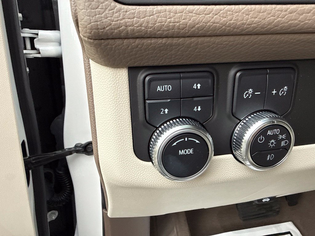 Used 2022 White GMC Denali image 23