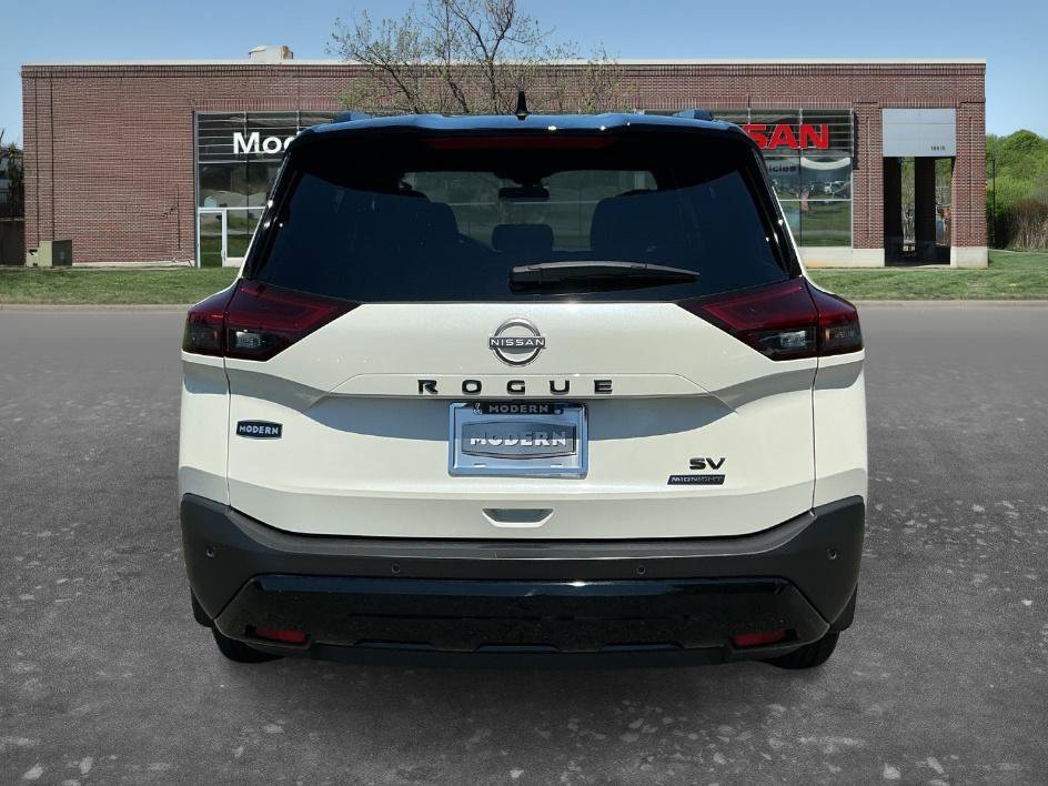 Certified Used 2023 Gun Metallic Nissan SV image 4