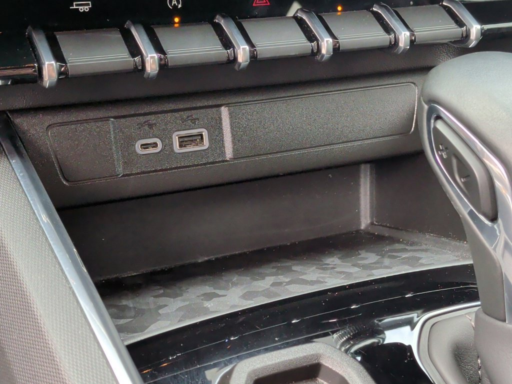 Used 2026  GMC Elevation image 29