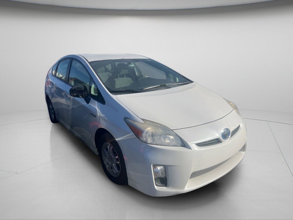 Used 2010 White Toyota V image 24