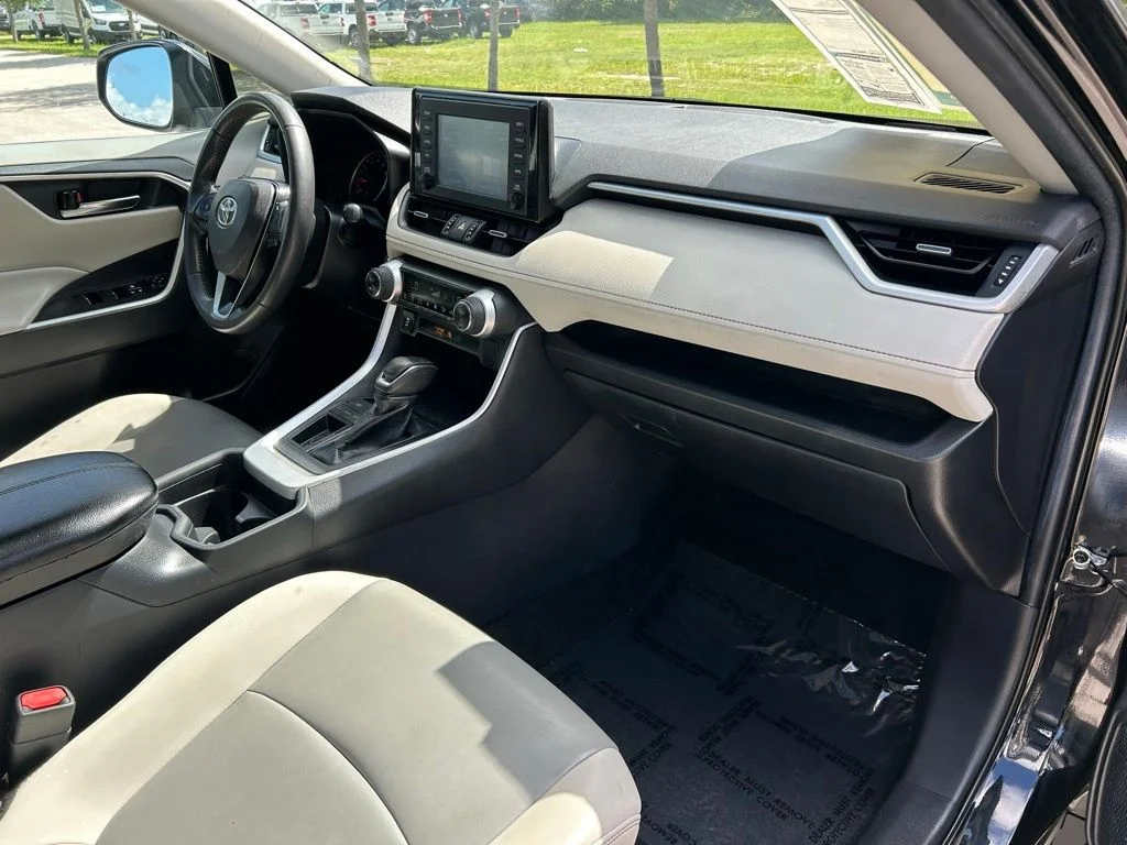 Certified Used 2019 Midnight Black Metallic Toyota XLE Premium image 42