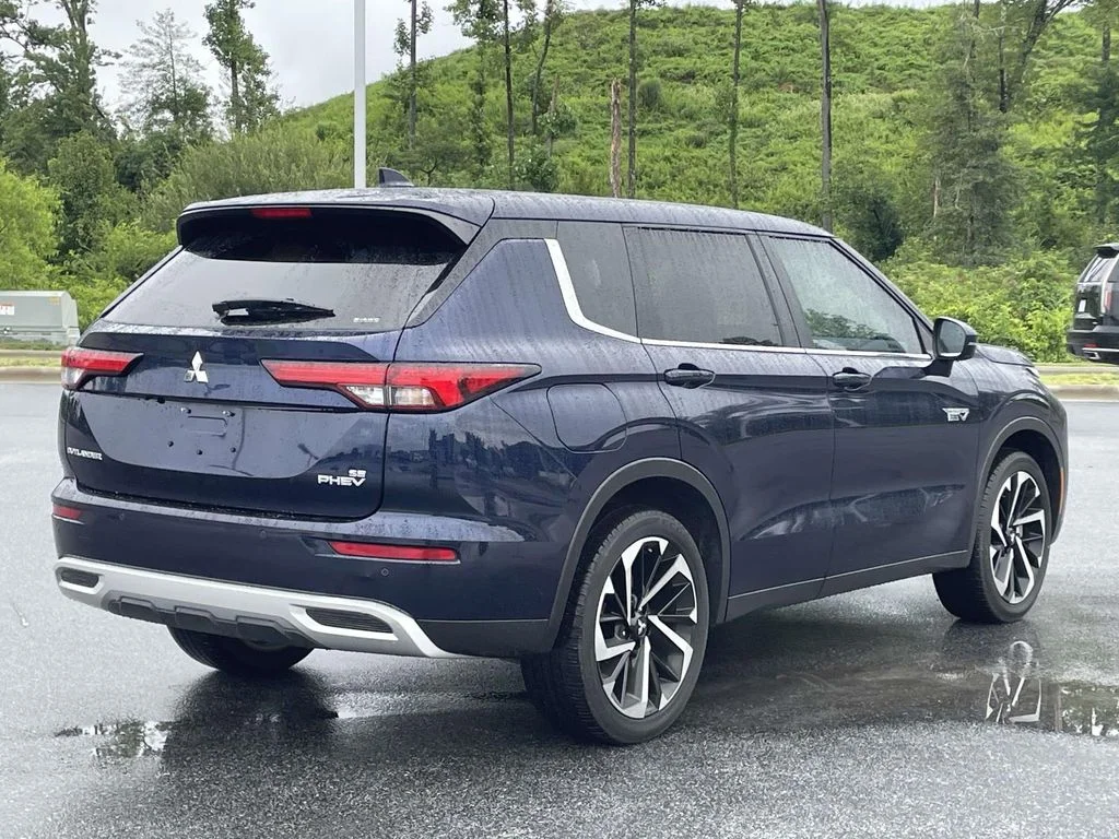 2025 Mitsubishi Outlander Plug-in Hybrid SE - Photo 29