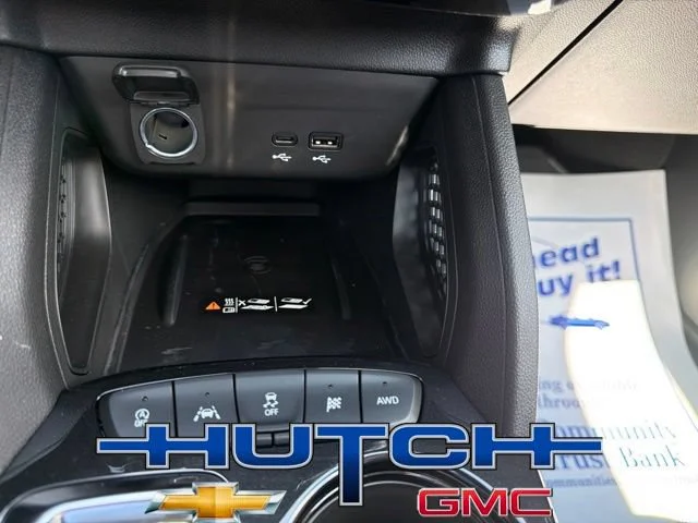 New 2026 Iridescent Pearl Tricoat Chevrolet ACTIV image 37