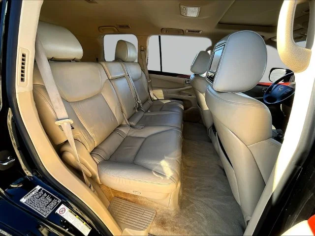 Used 2010  Lexus 570 image 32