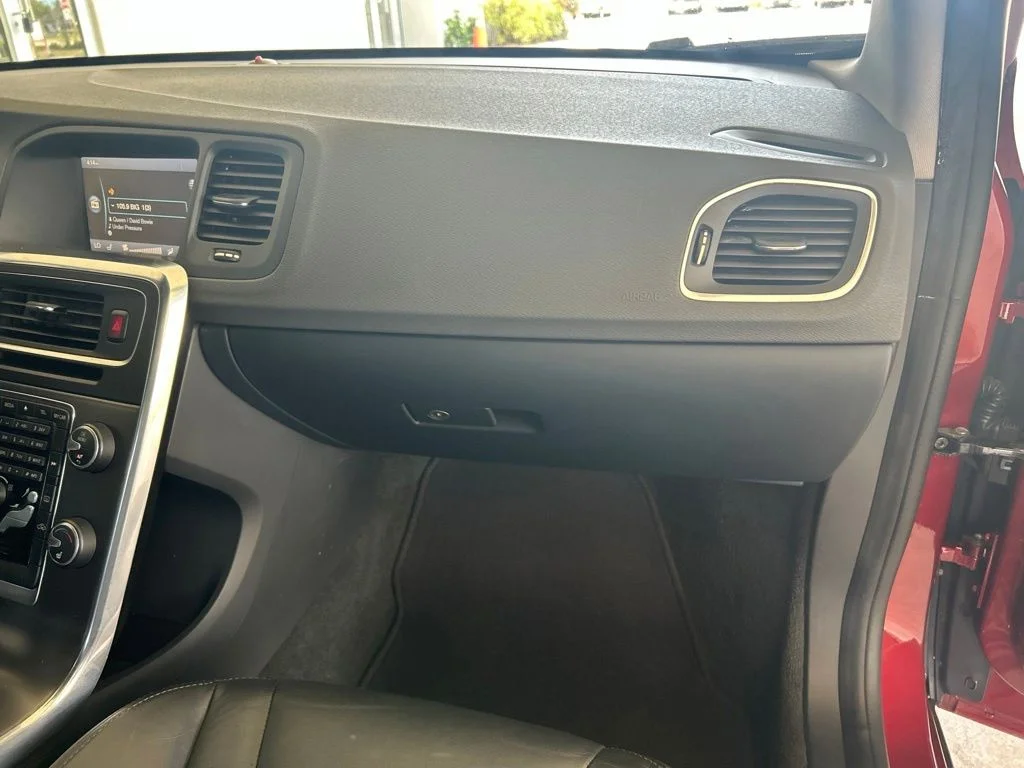 Used 2013  Volvo  image 20