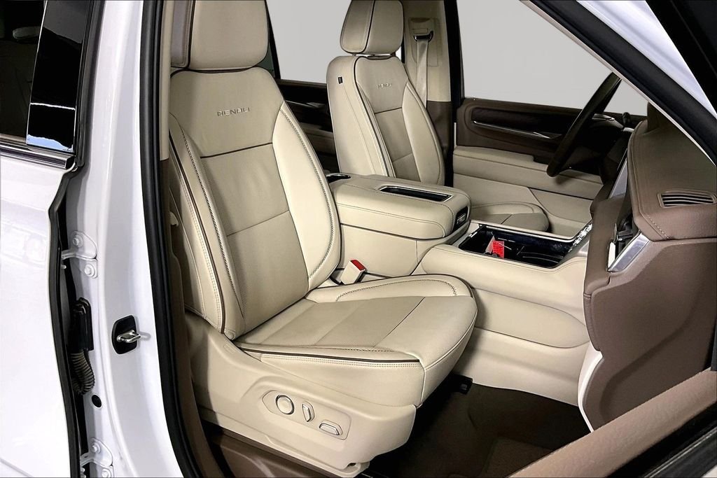 Used 2024 White GMC Denali image 28