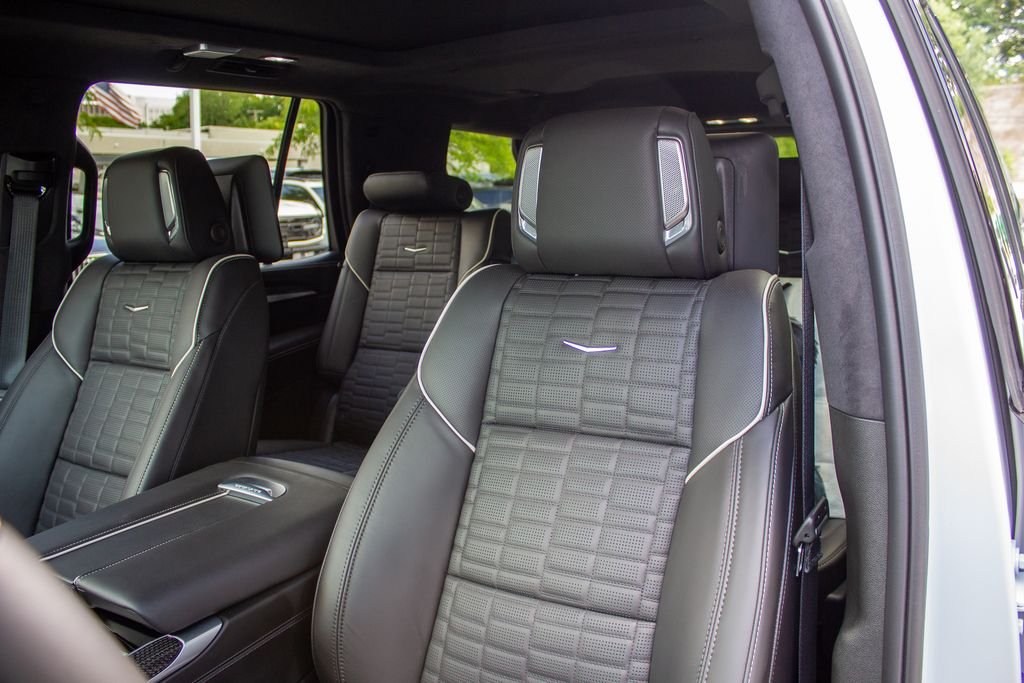 Used 2026 Vibrant White Tricoat Cadillac V-Series image 12
