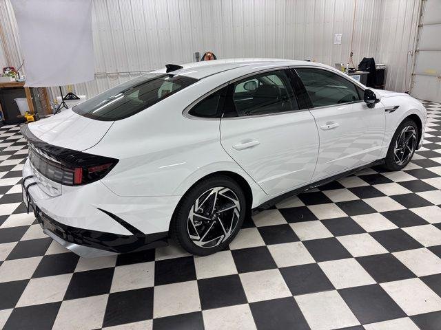 New 2026 White Hyundai SEL Sport image 3