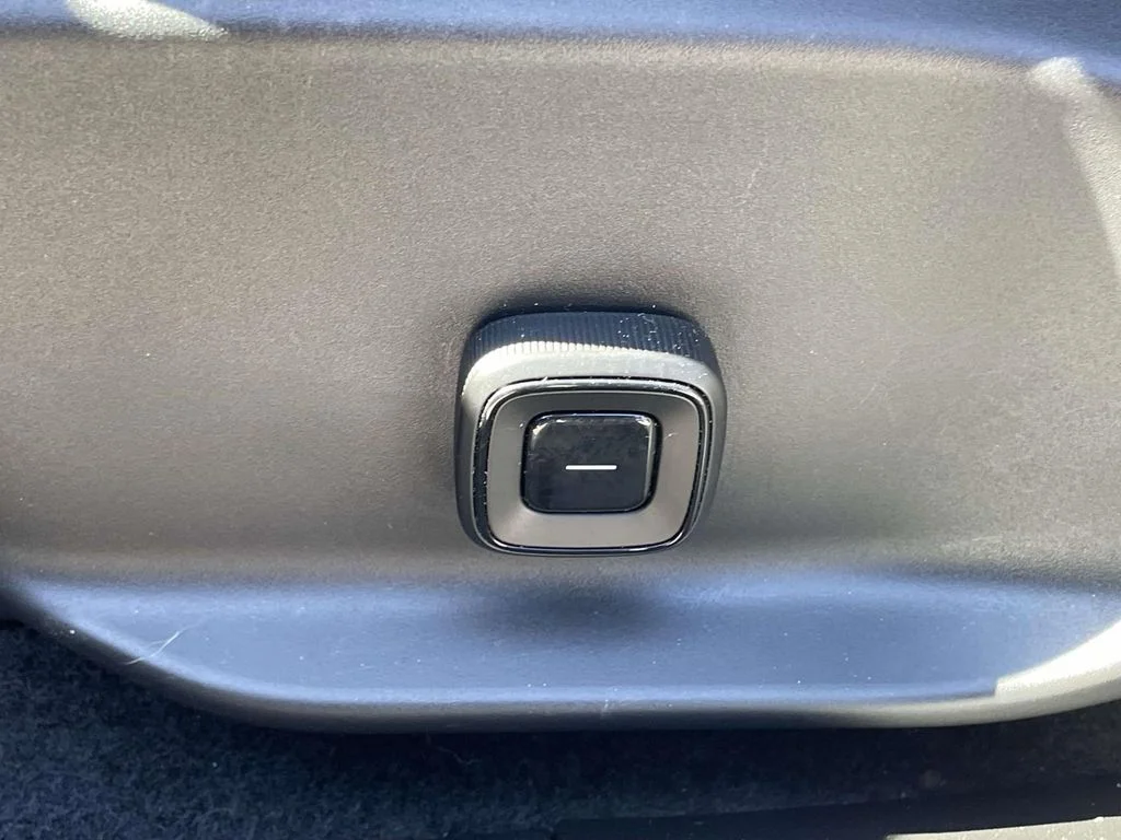 2025 Volvo EX30 Ultra - Photo 6