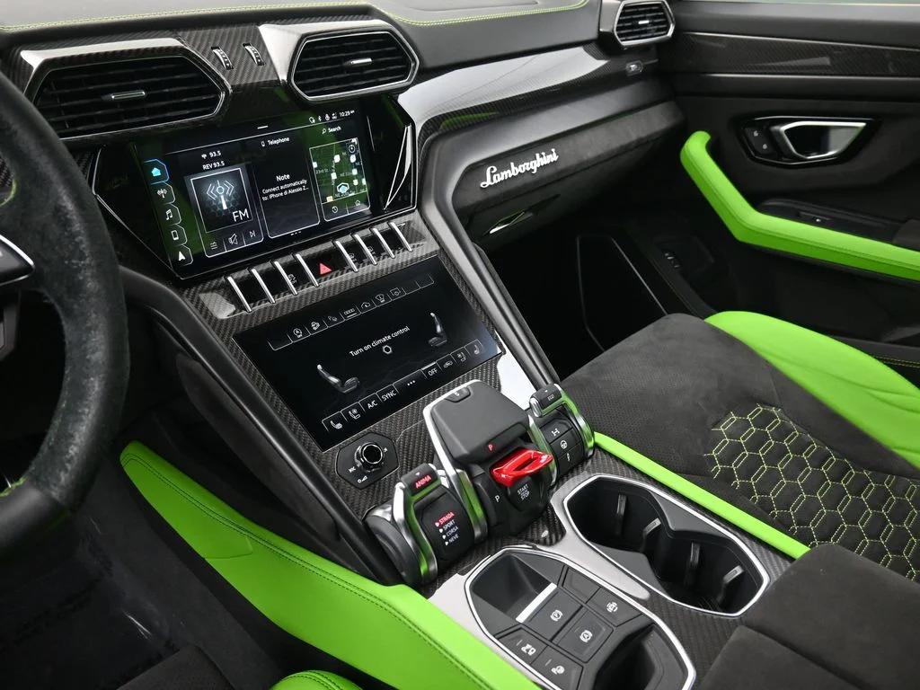 Used 2022 Green Lamborghini  image 8