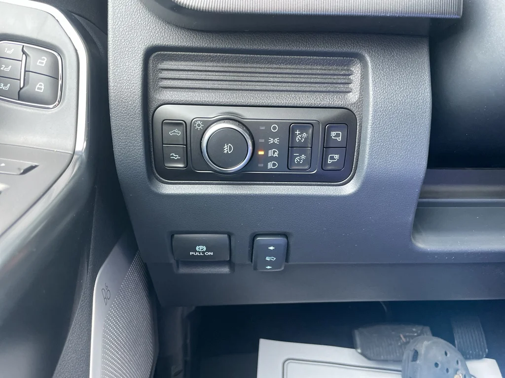 New 2026 Glacier Gray Metallic Tri-Coat Ford F-350® Platinum® image 23