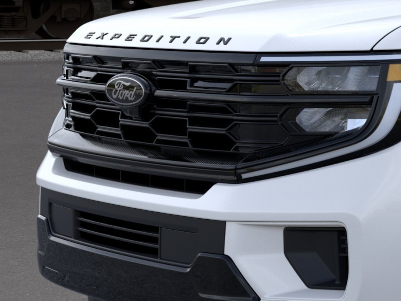 New 2026 Star White Metallic Tri-Coat Ford Platinum® image 17