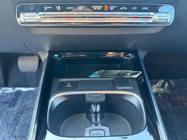 Used 2025  Mercedes-Benz GLB 250 image 27