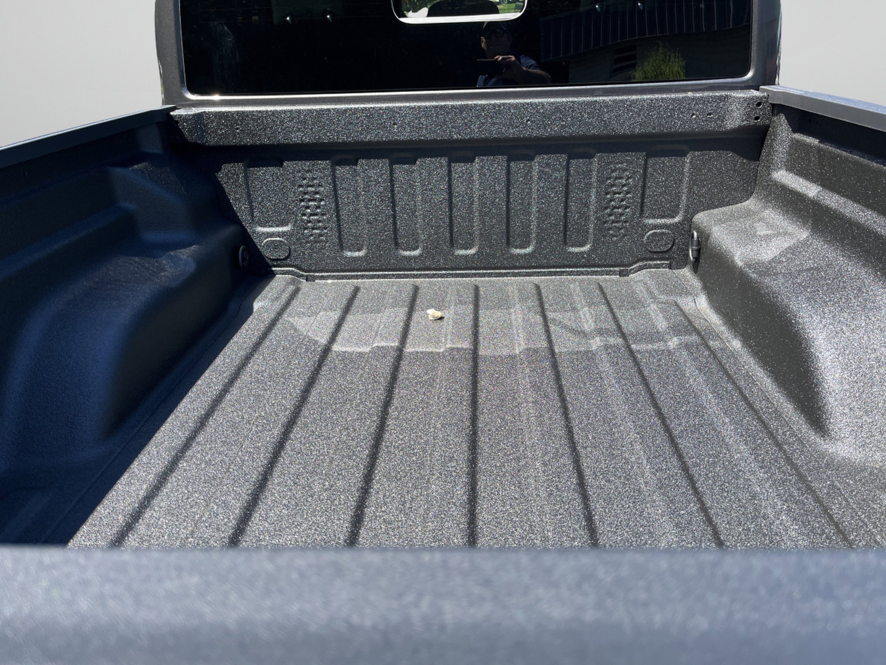New 2026 Granite Crystal Metallic Clearcoat Jeep Sport S image 9