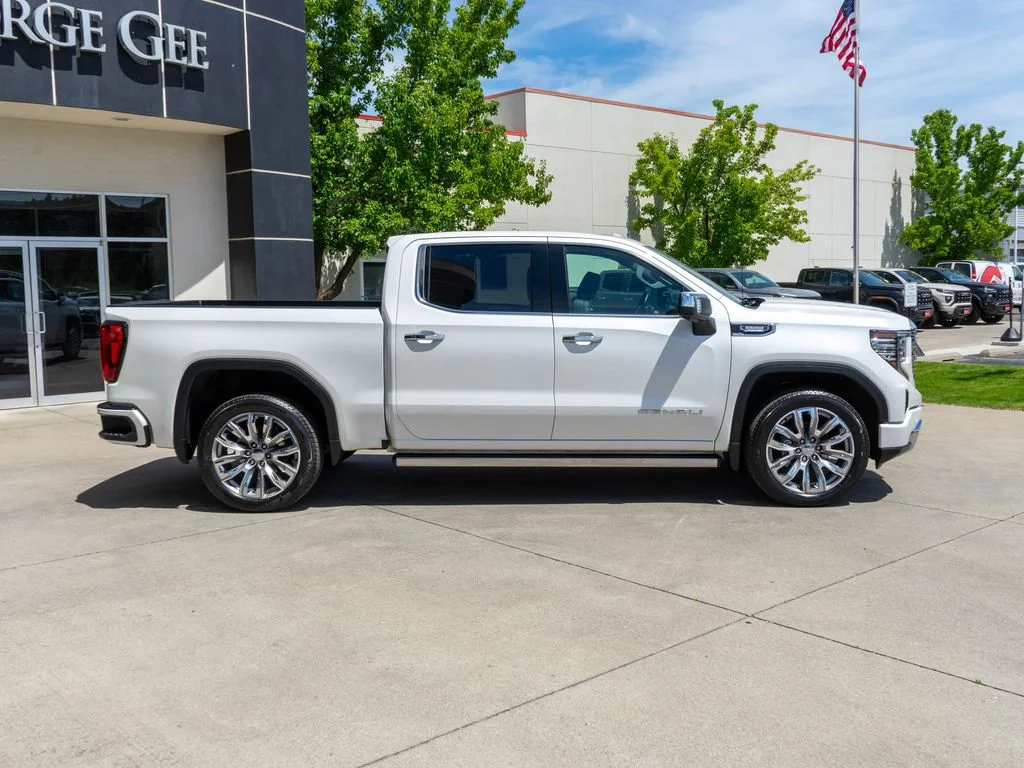 Used 2025 White GMC Denali image 8