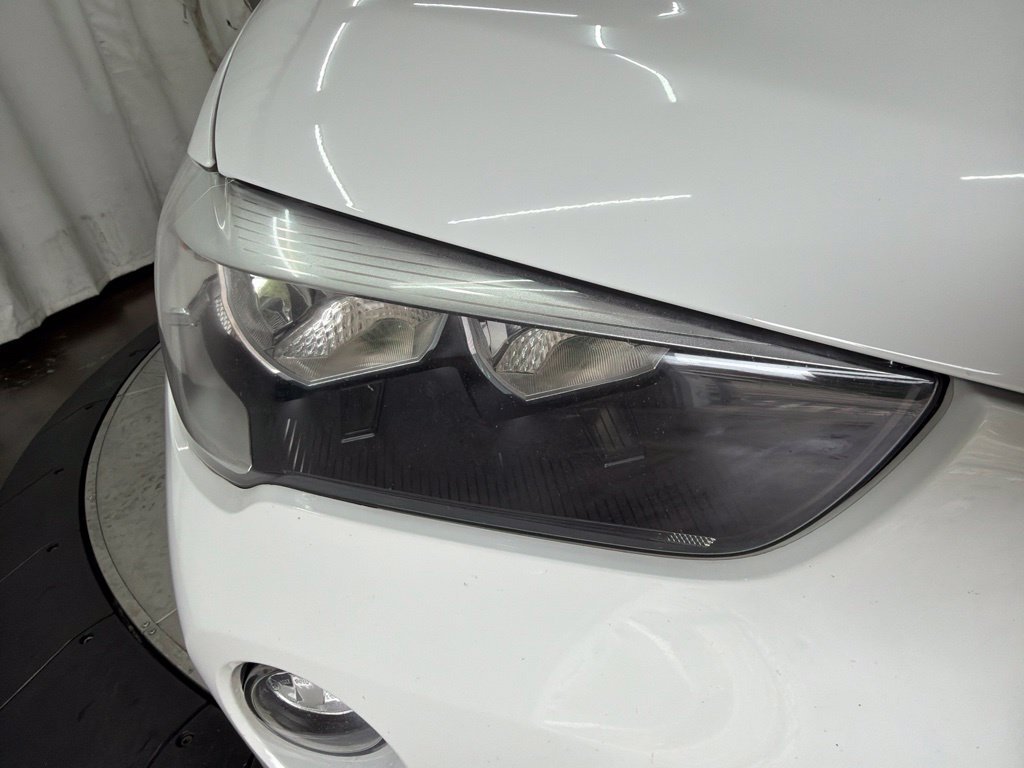 Used 2017 White BMW sDrive28i image 10