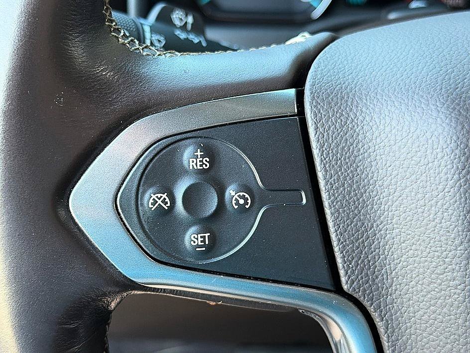 Used 2018 Deep Ocean Blue Metallic Chevrolet LT image 17