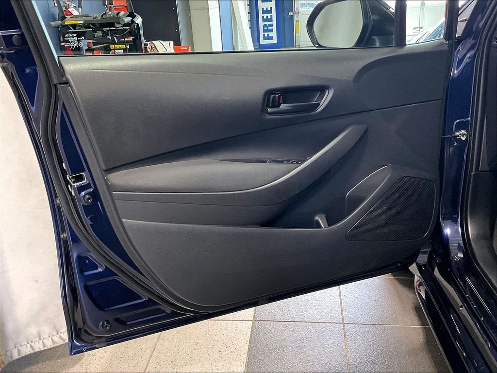 Used 2022 Blue Toyota LE image 9