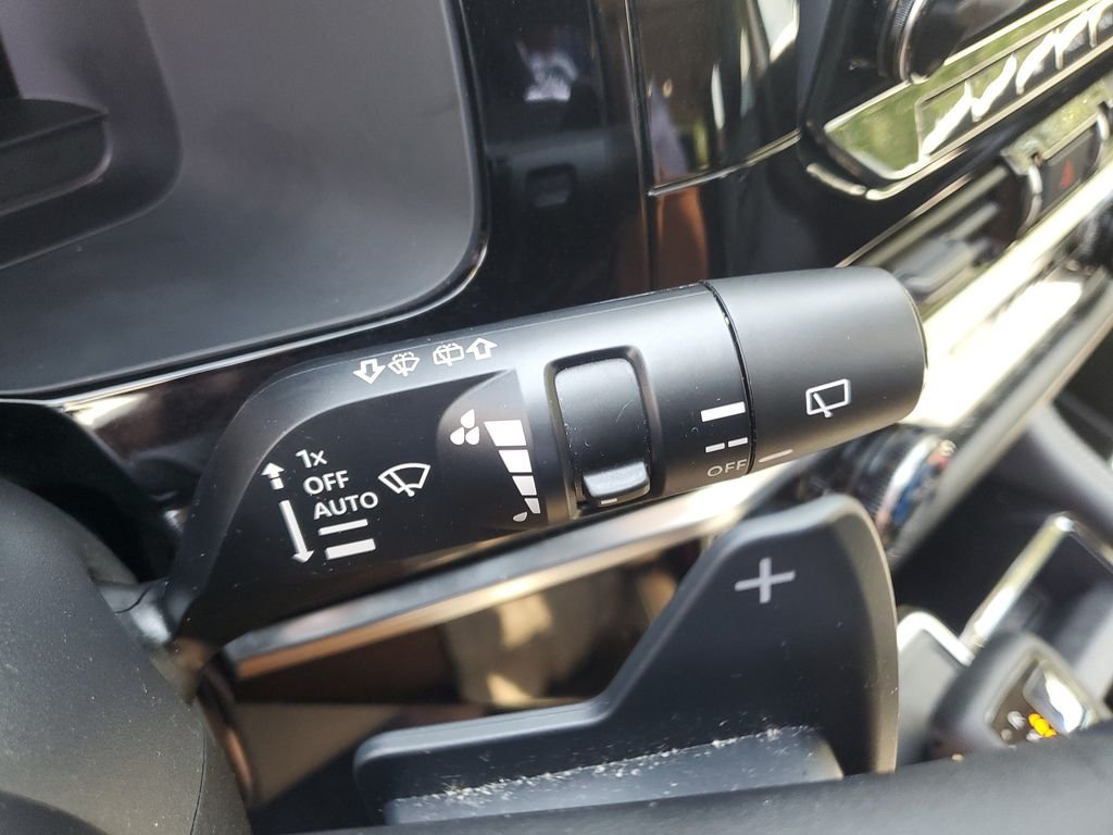 Used 2022 Solid Gray/Super Black Nissan Platinum image 19
