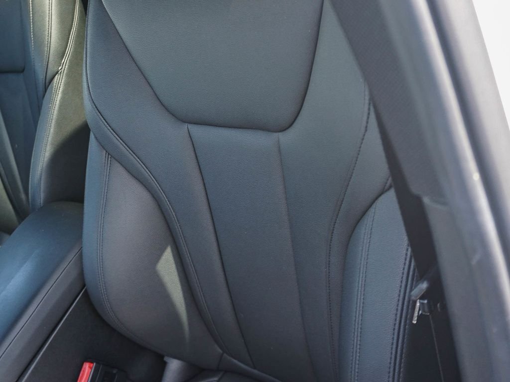 Used 2019 White BMW sDrive30i image 20