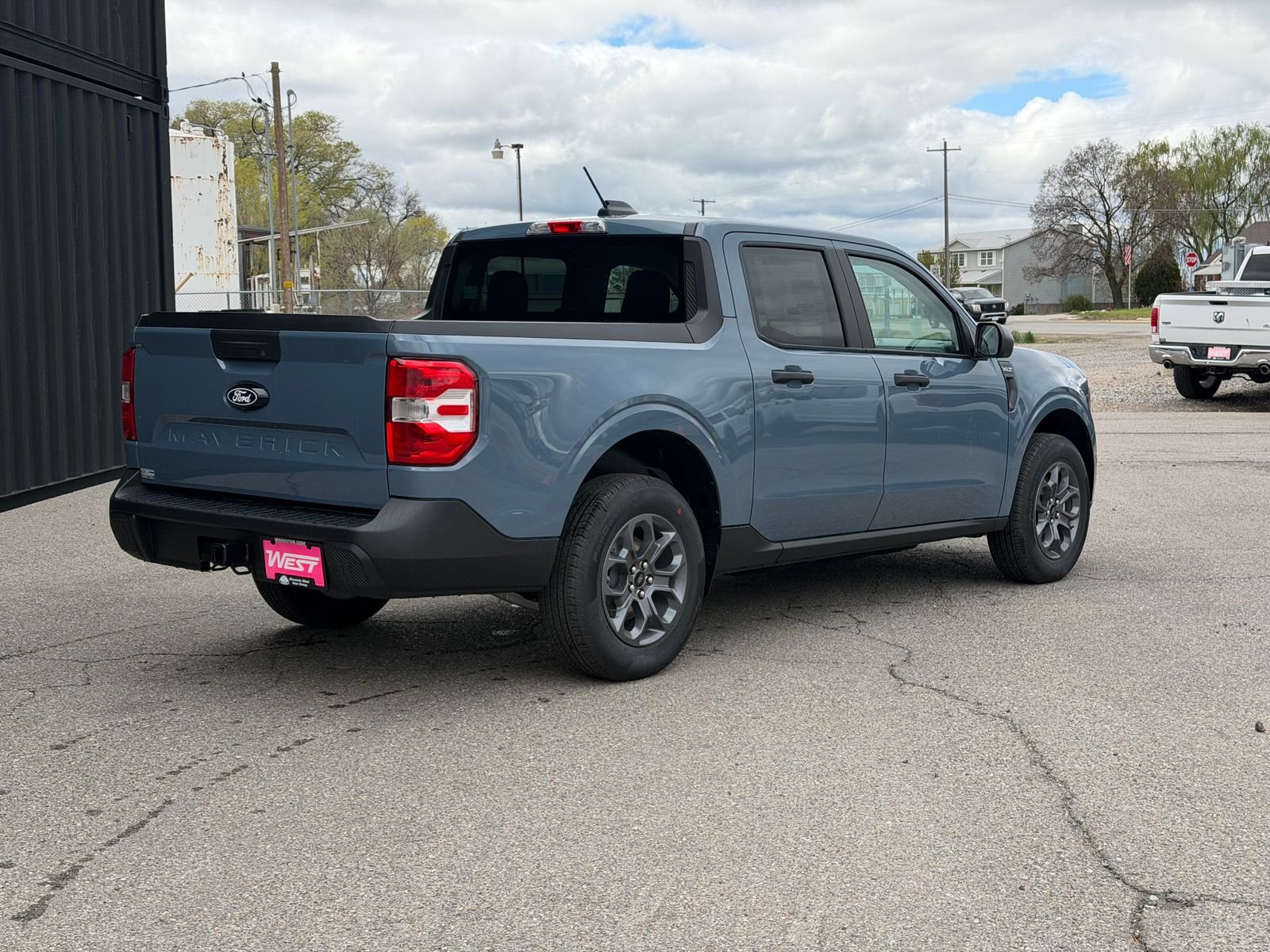 View vehicle photo 7