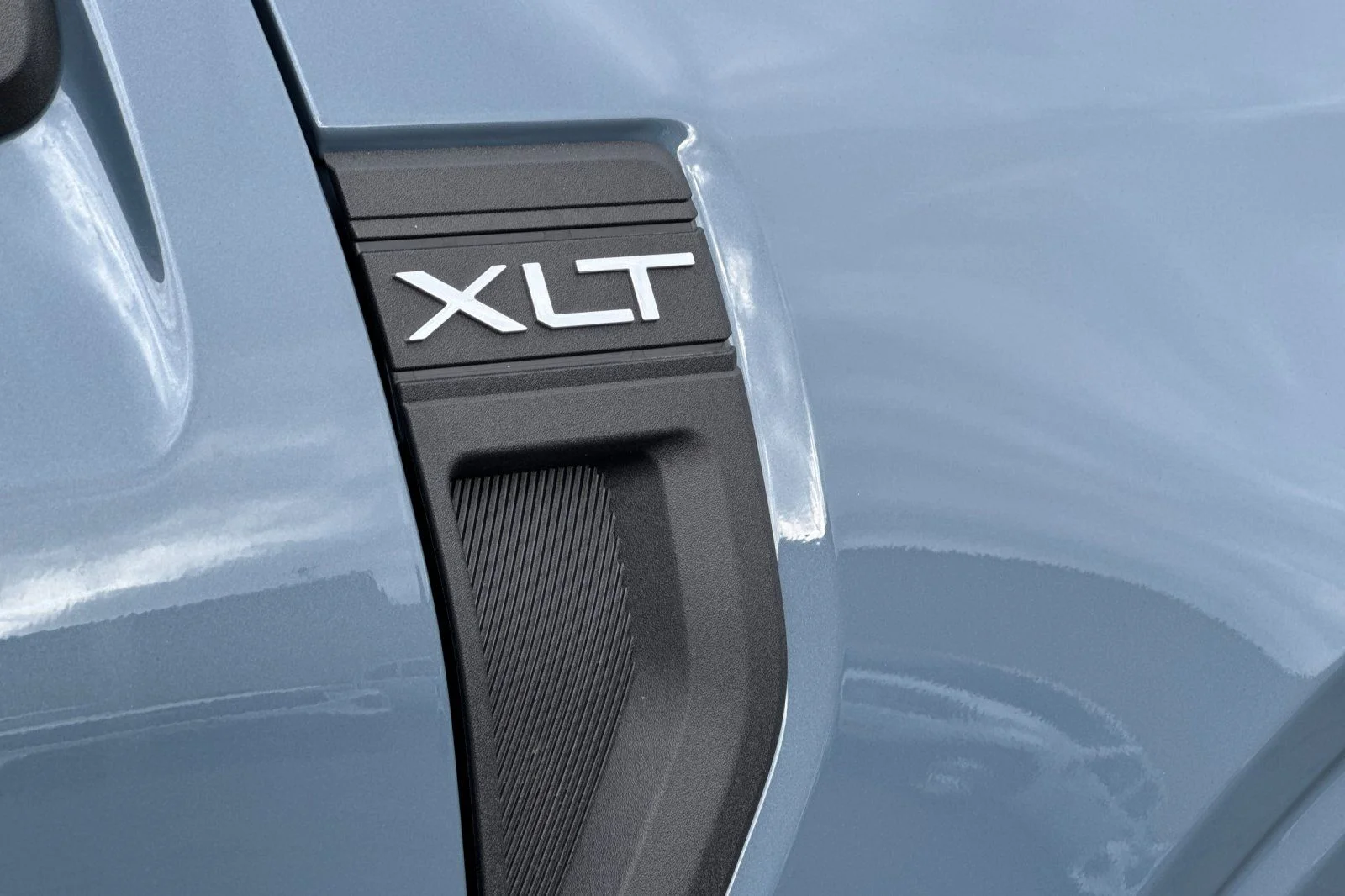 New 2026 Azure Gray Metallic Tri-Coat Ford XLT image 30