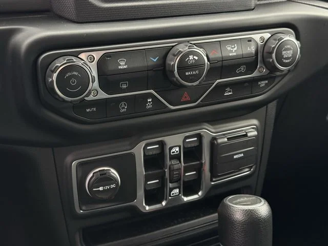 Used 2023 Black Jeep Sport S image 17