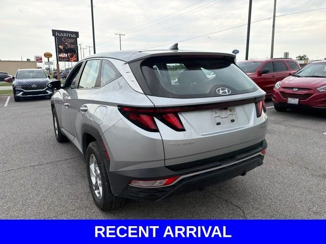 Used 2022 Silver Hyundai SE image 13