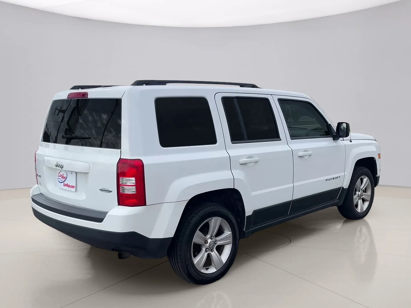 Used 2014 White Jeep LATITUDE 4 image 5