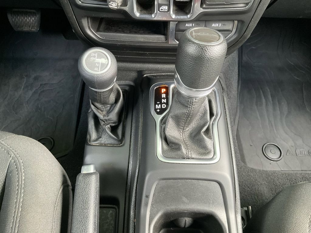 Used 2020 Silver Jeep Sport image 37