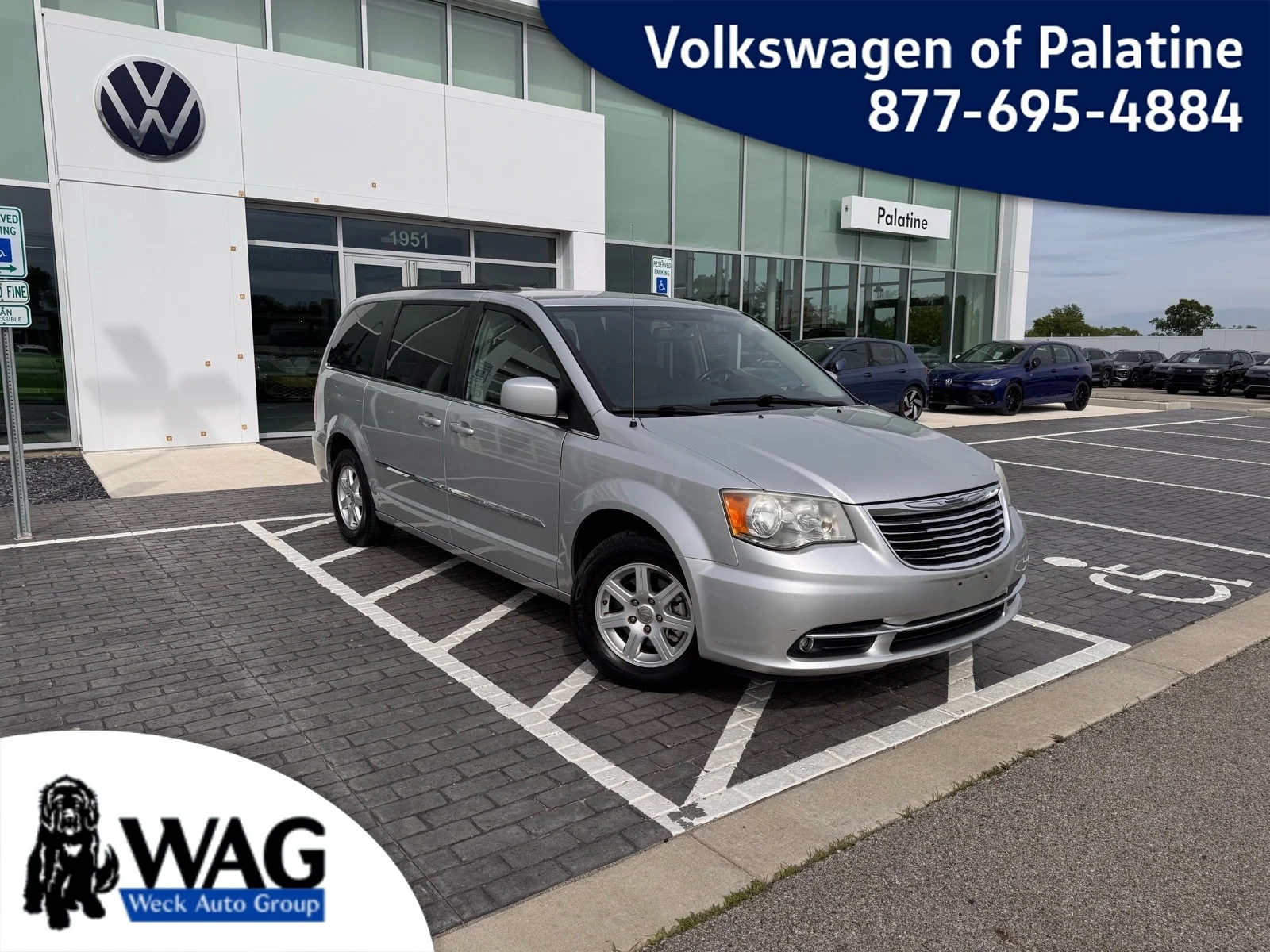 2012 Chrysler Town & Country Touring's photo
