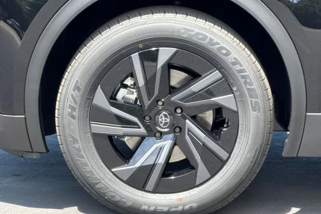 2026 Toyota C-HR SE - Photo 32
