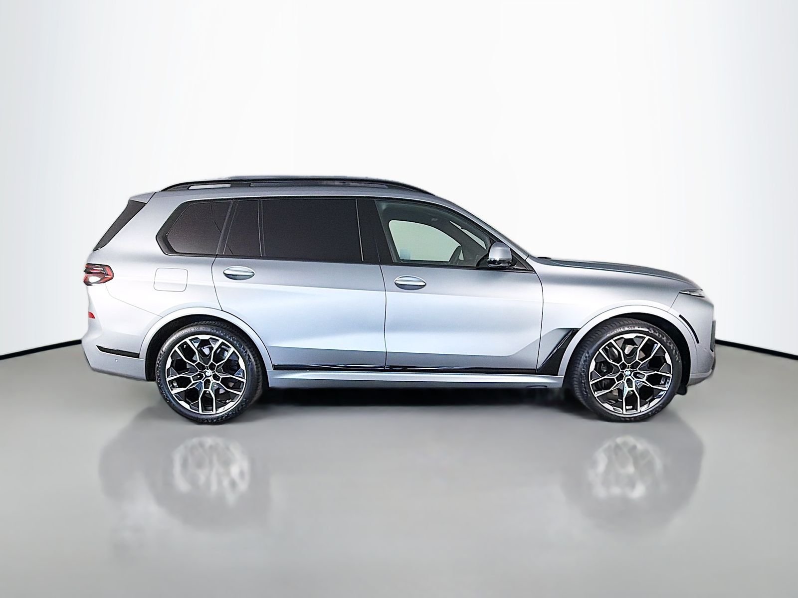Certified Used 2024 Frozen Pure Grey Metallic BMW xDrive40i image 8