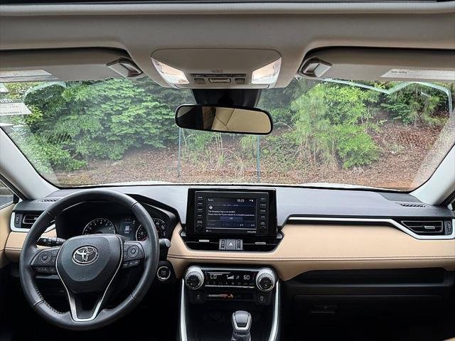 Certified Used 2022 BLIZZARD PEARL Toyota  image 17