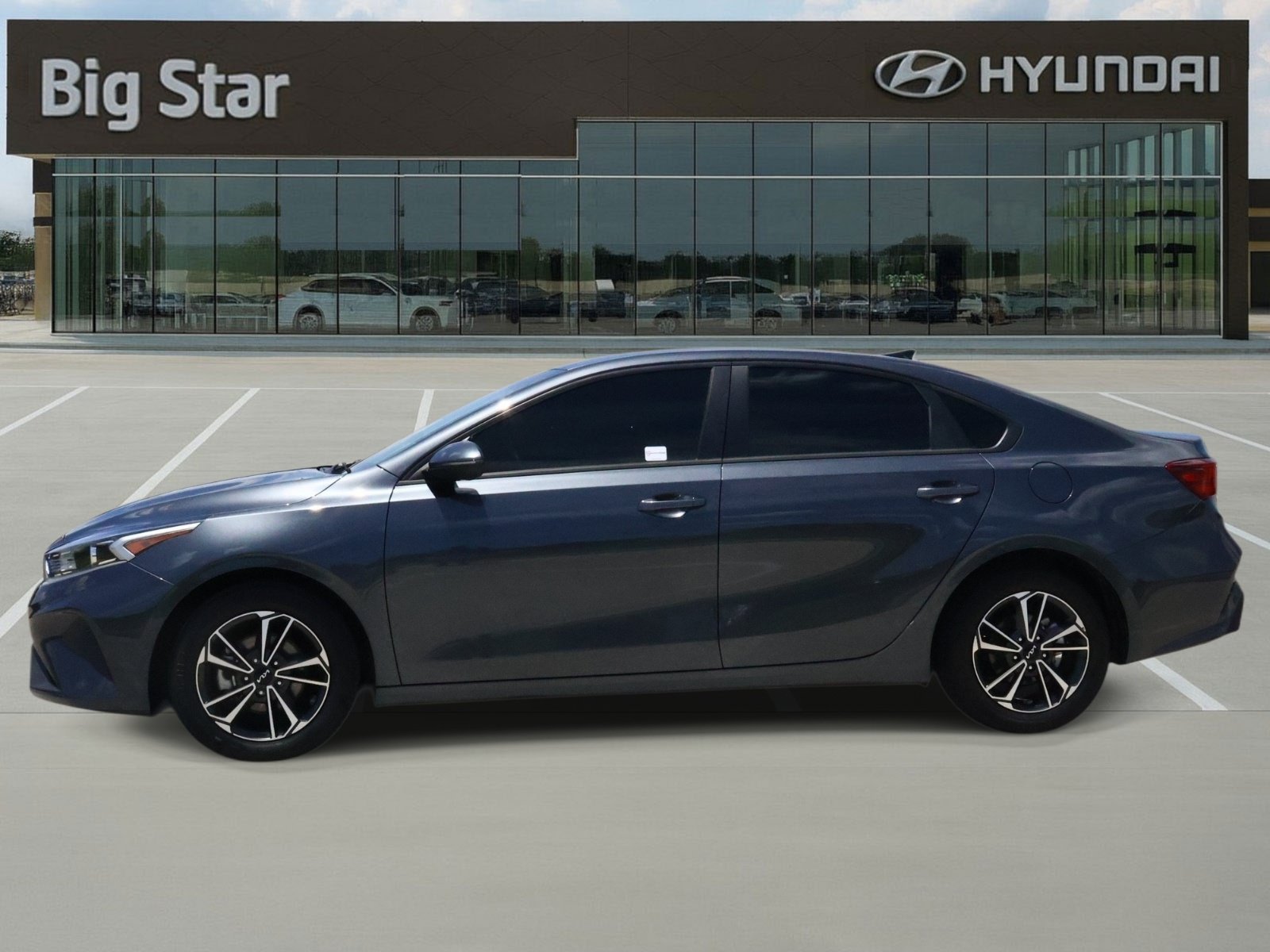 2024 Kia Forte LXS - Photo 2